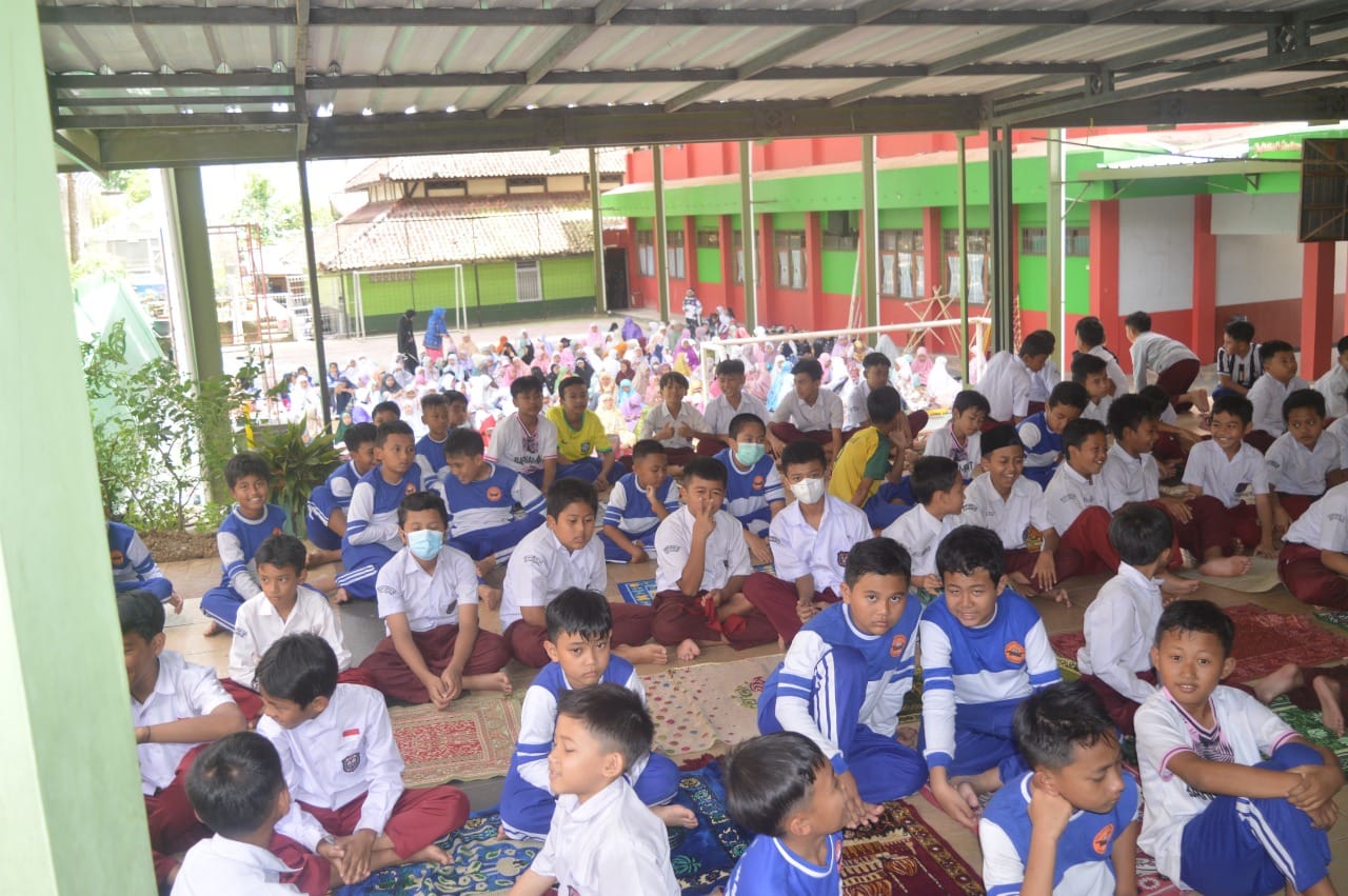 Kegiatan Rutin Shalat Dzuhur Berjamaah suryakencana cbm kota sukabumi